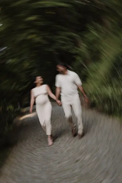 Maternity photoshoot in Douro Valley by Jennifer Duarte
