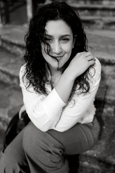 Solo Portrait photoshoot in Douro Valley by Jennifer Duarte