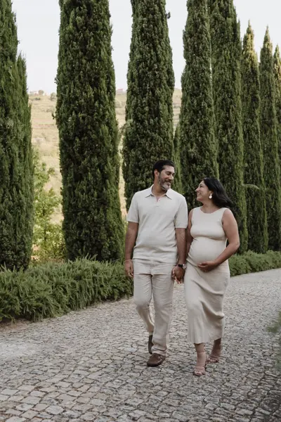 Maternity photoshoot in Douro Valley by Jennifer Duarte