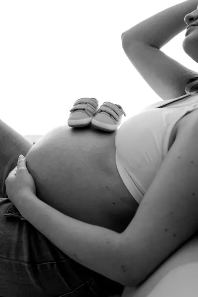 Maternity photoshoot in Douro Valley by Jennifer Duarte